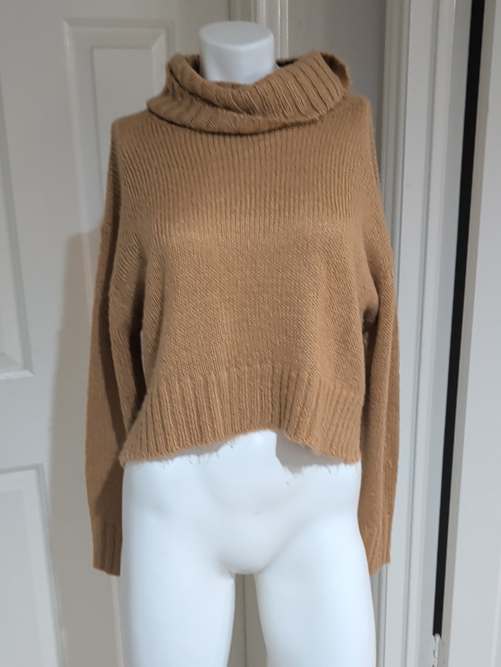Brave Soul London Cropped Camel Cozy Turtleneck Knit Sweater Women's Medium